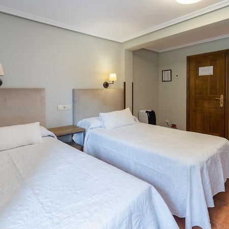 Logis Hotel Restaurante La Casa De Juansabeli 아레나스데카브랄레스 외부 사진