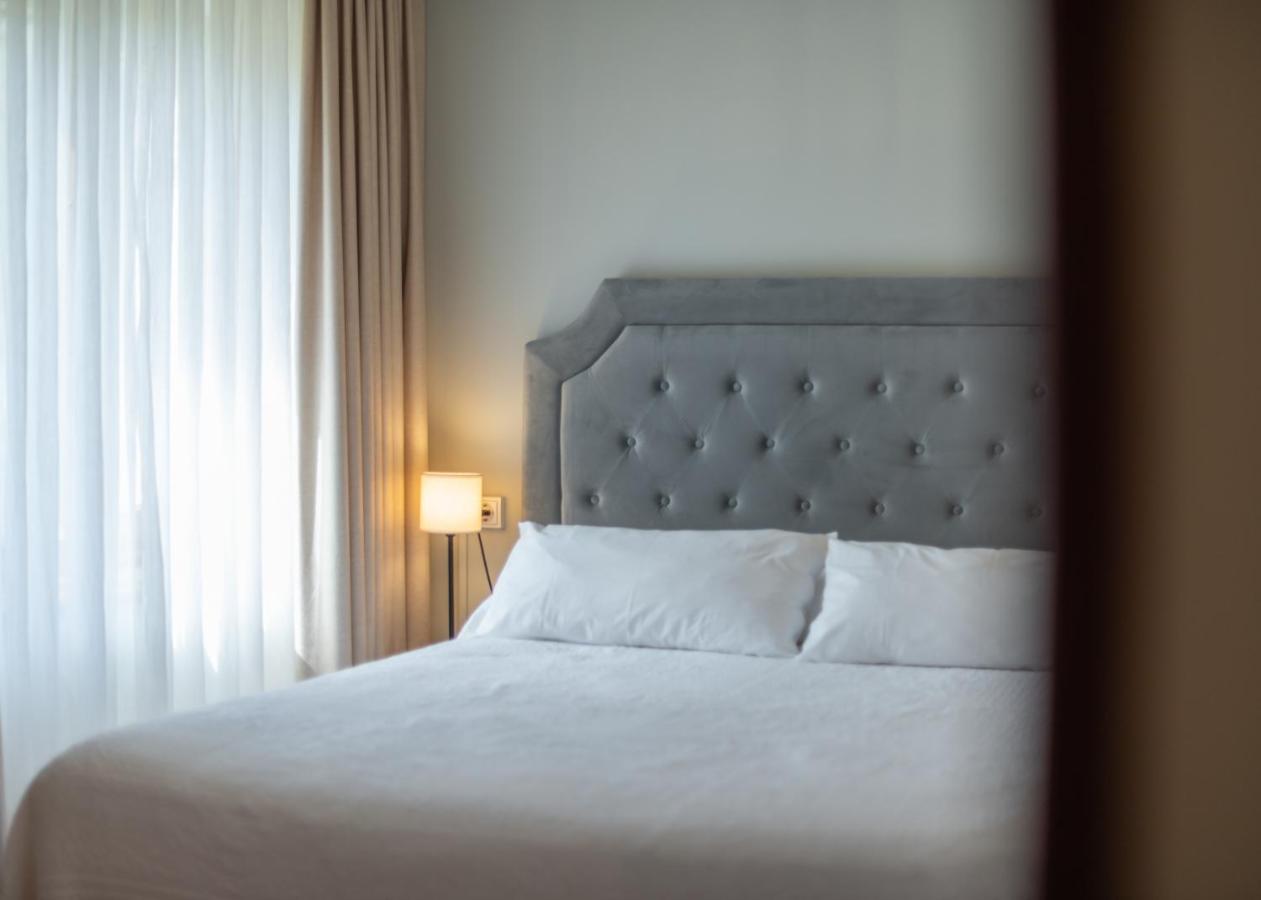 Logis Hotel Restaurante La Casa De Juansabeli 아레나스데카브랄레스 외부 사진