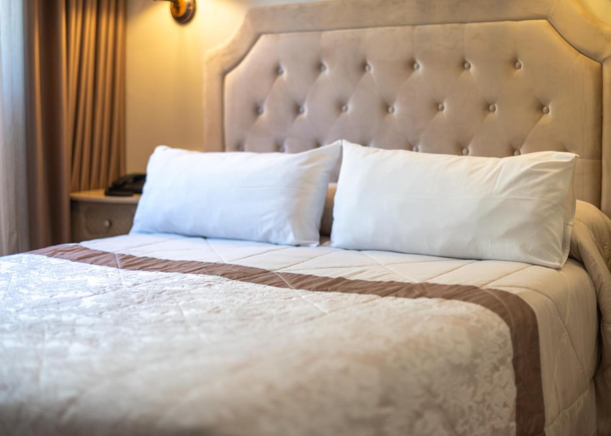 Logis Hotel Restaurante La Casa De Juansabeli 아레나스데카브랄레스 외부 사진