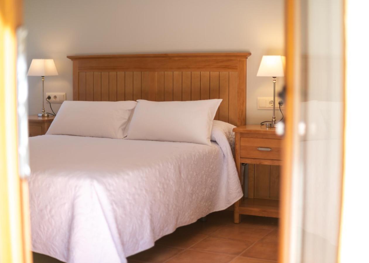 Logis Hotel Restaurante La Casa De Juansabeli 아레나스데카브랄레스 외부 사진