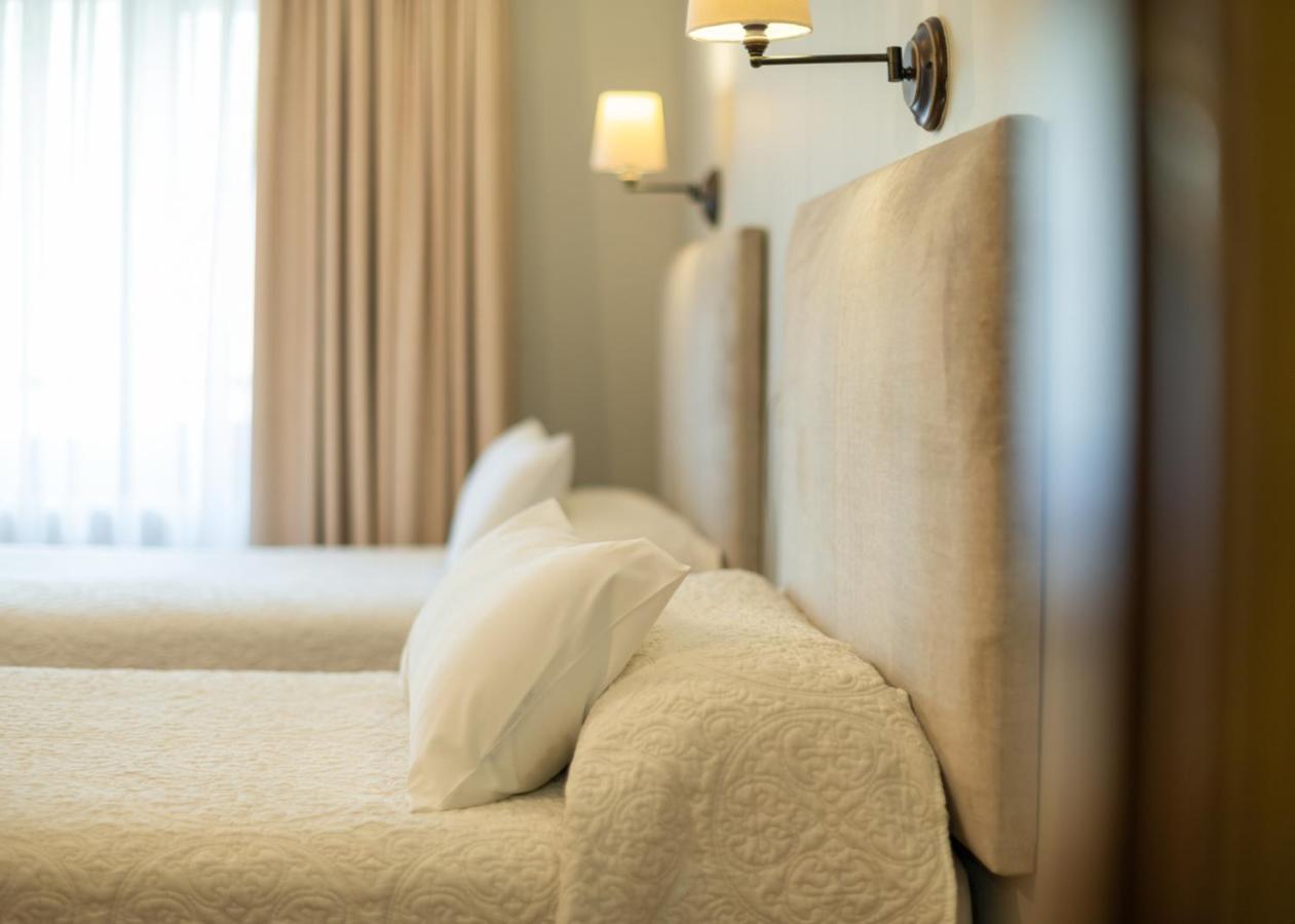 Logis Hotel Restaurante La Casa De Juansabeli 아레나스데카브랄레스 외부 사진