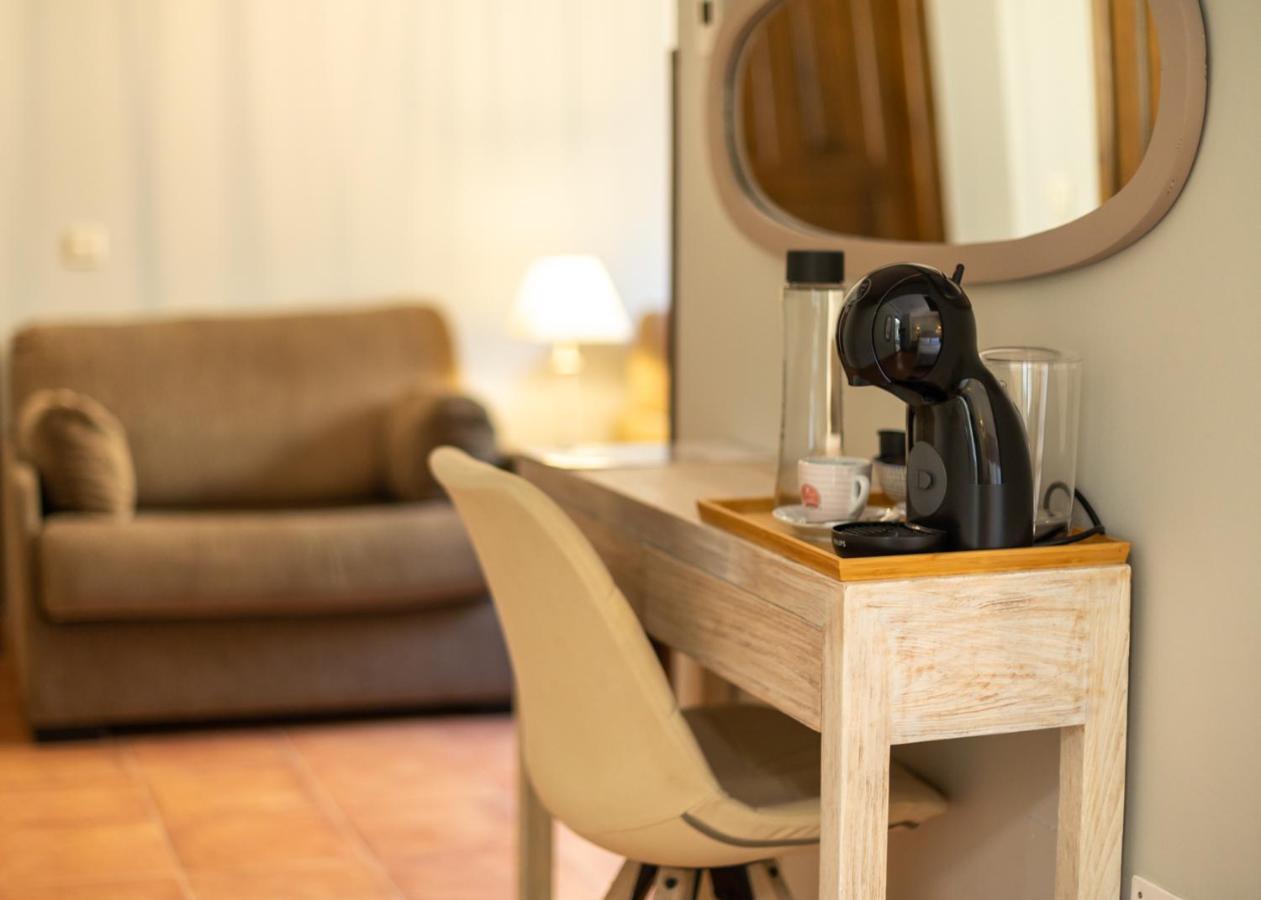 Logis Hotel Restaurante La Casa De Juansabeli 아레나스데카브랄레스 외부 사진
