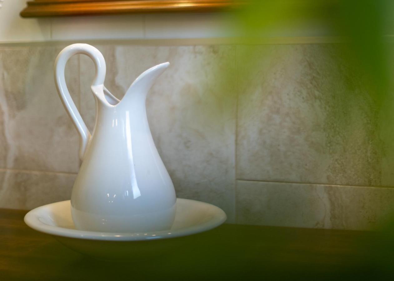 Logis Hotel Restaurante La Casa De Juansabeli 아레나스데카브랄레스 외부 사진