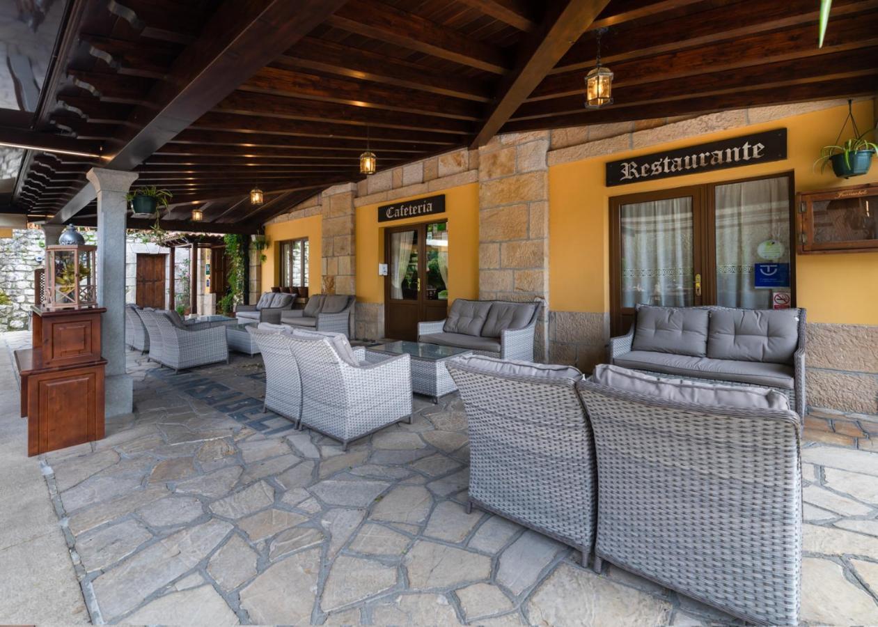 Logis Hotel Restaurante La Casa De Juansabeli 아레나스데카브랄레스 외부 사진