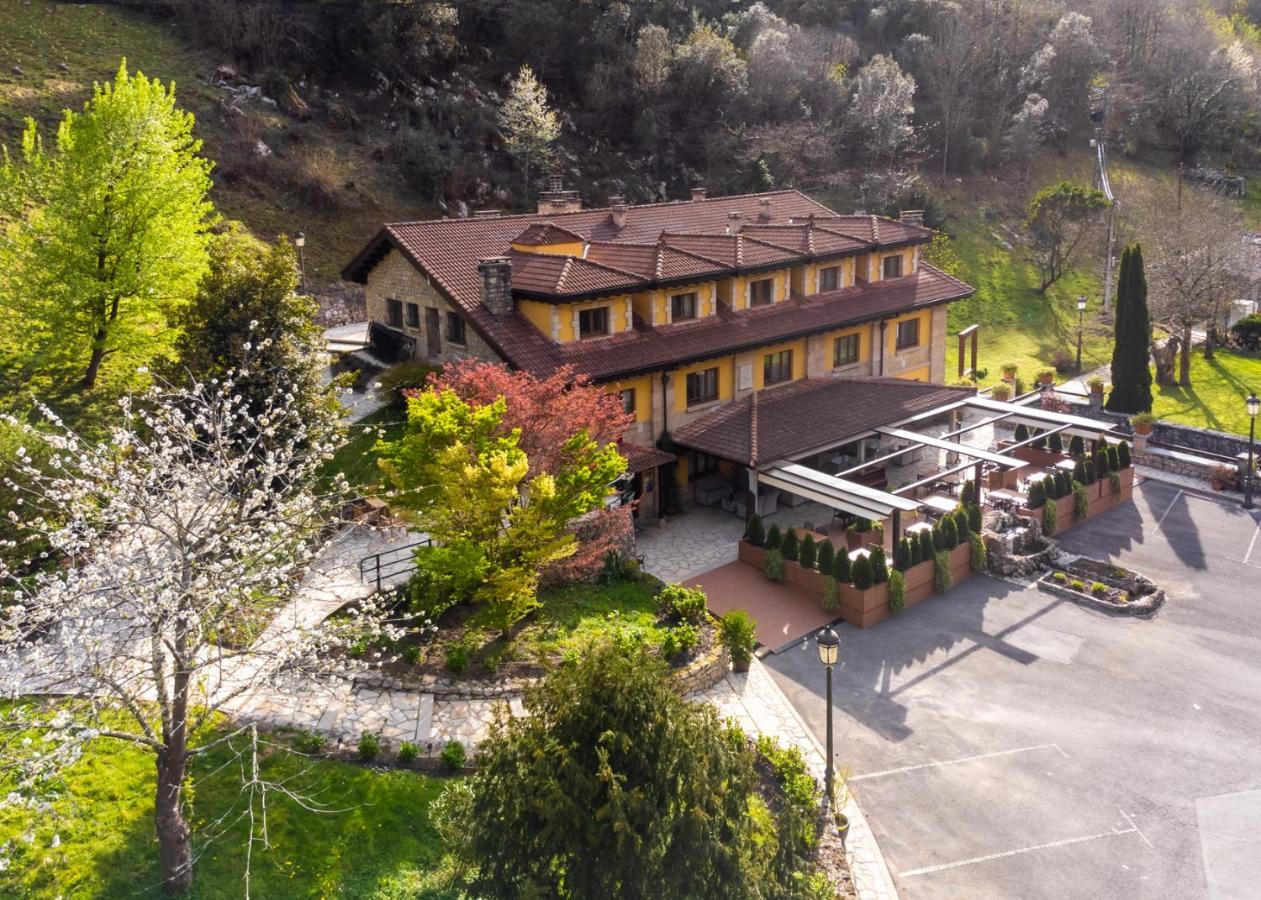 Logis Hotel Restaurante La Casa De Juansabeli 아레나스데카브랄레스 외부 사진