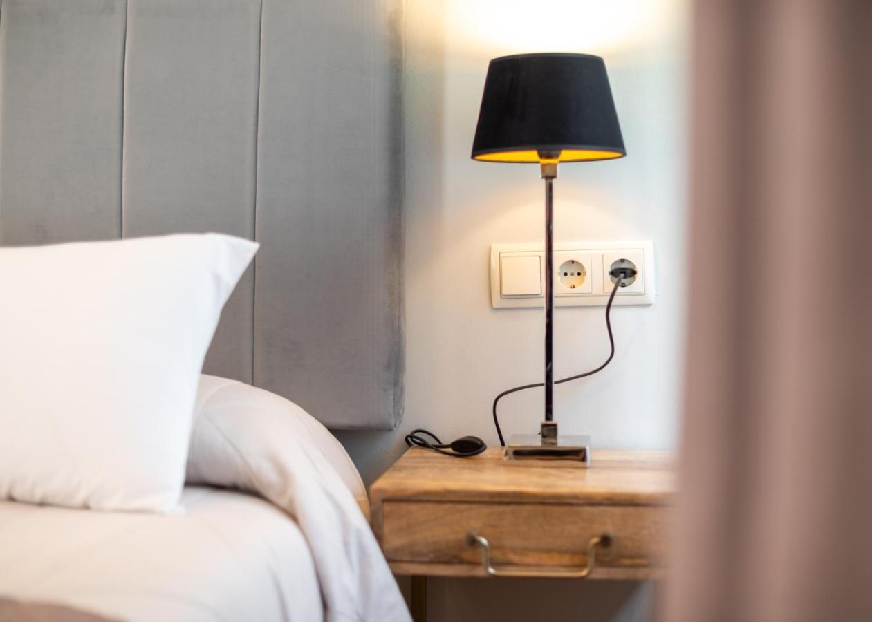 Logis Hotel Restaurante La Casa De Juansabeli 아레나스데카브랄레스 외부 사진