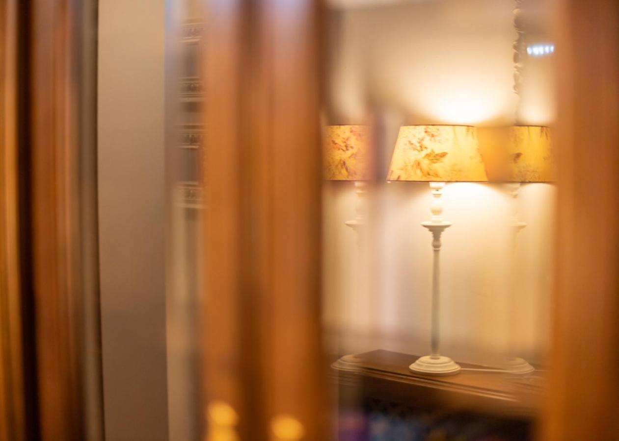 Logis Hotel Restaurante La Casa De Juansabeli 아레나스데카브랄레스 외부 사진