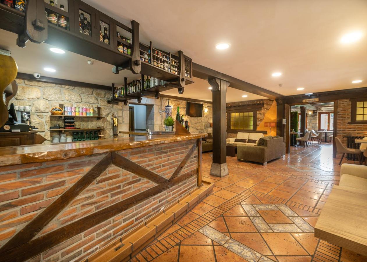 Logis Hotel Restaurante La Casa De Juansabeli 아레나스데카브랄레스 외부 사진