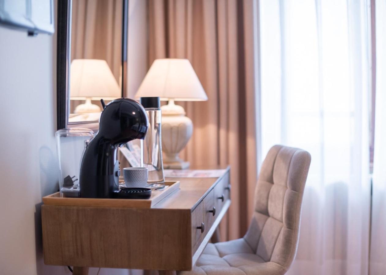 Logis Hotel Restaurante La Casa De Juansabeli 아레나스데카브랄레스 외부 사진