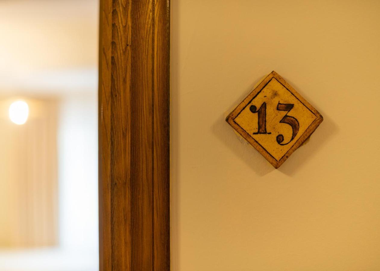 Logis Hotel Restaurante La Casa De Juansabeli 아레나스데카브랄레스 외부 사진