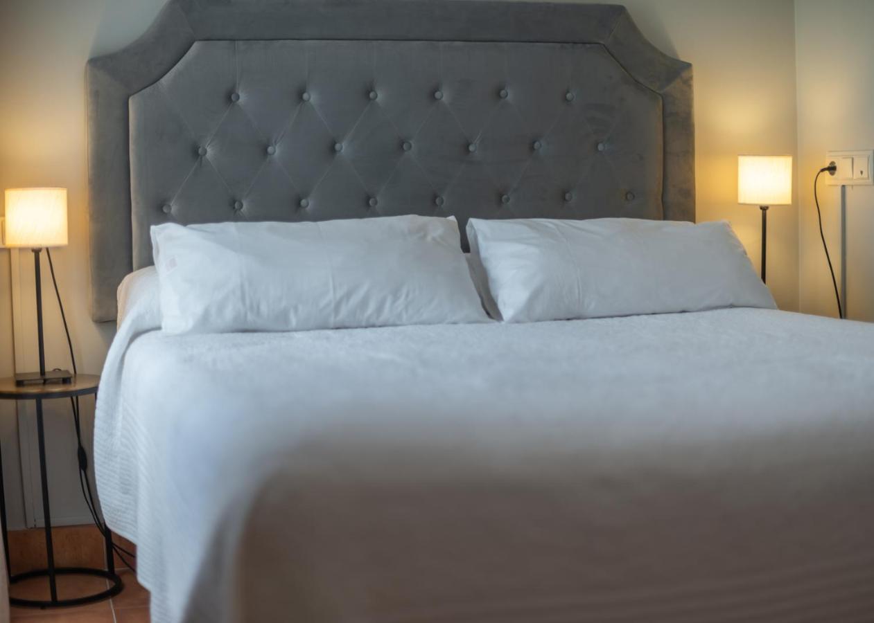 Logis Hotel Restaurante La Casa De Juansabeli 아레나스데카브랄레스 외부 사진
