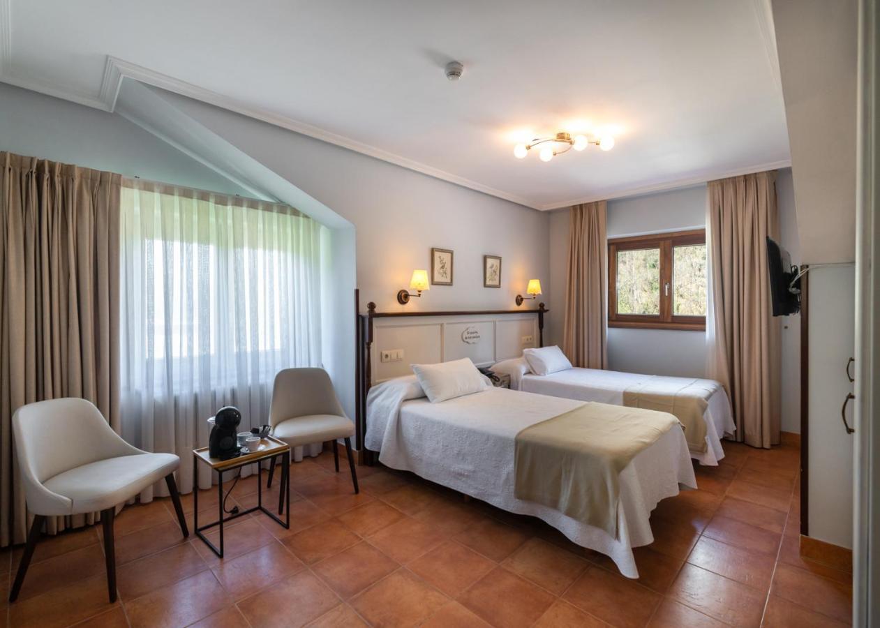 Logis Hotel Restaurante La Casa De Juansabeli 아레나스데카브랄레스 외부 사진