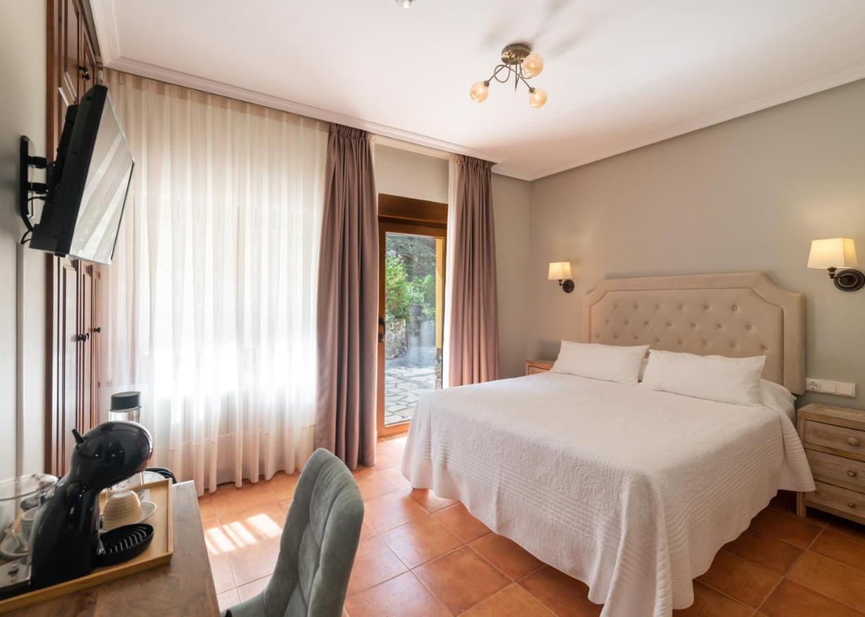 Logis Hotel Restaurante La Casa De Juansabeli 아레나스데카브랄레스 외부 사진